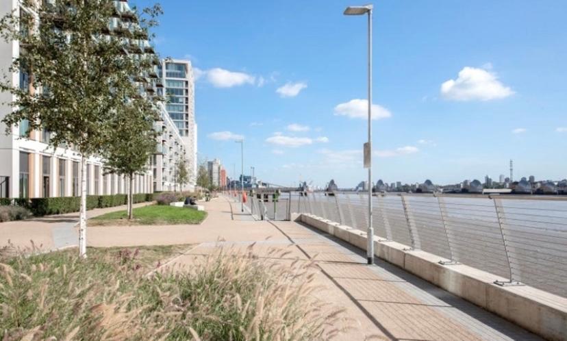 Large Double Room Overlooking The Thames ลอนดอน ภายนอก รูปภาพ